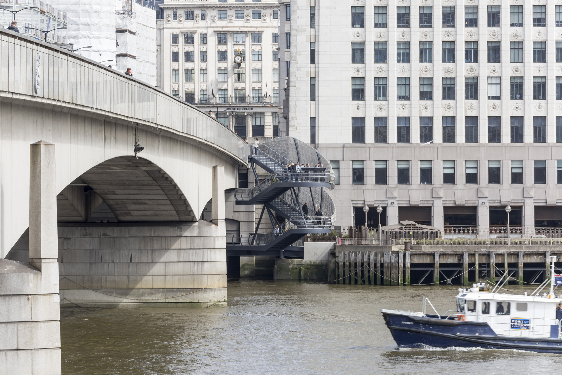 london bridge staircase 02